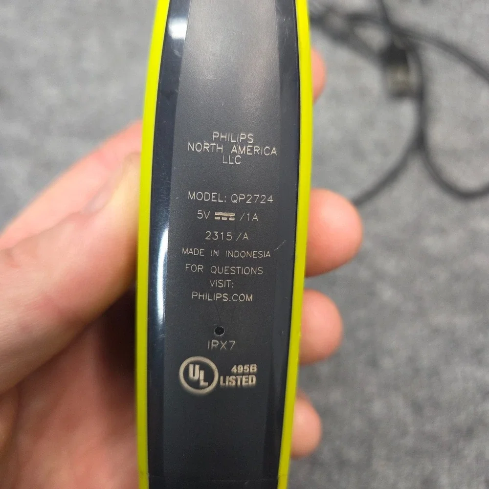 Philips Norelco OneBlade 360 QP2724/90 Beard Trimmer Body Rechargeable + Extras